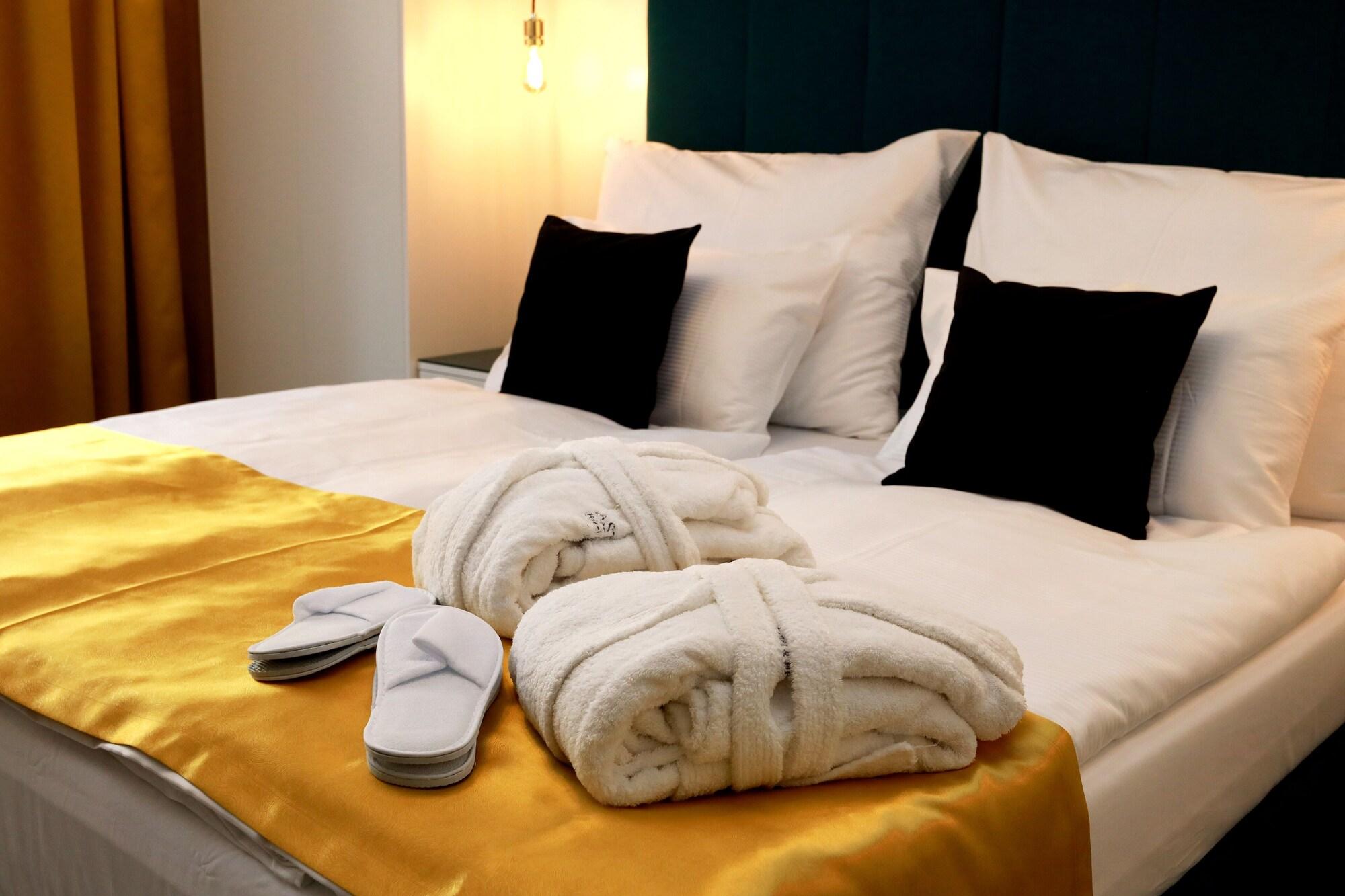 Art Deco Wolker By Astoria Hotel & Medical Spa Κάρλοβι Βάρι Εξωτερικό φωτογραφία
