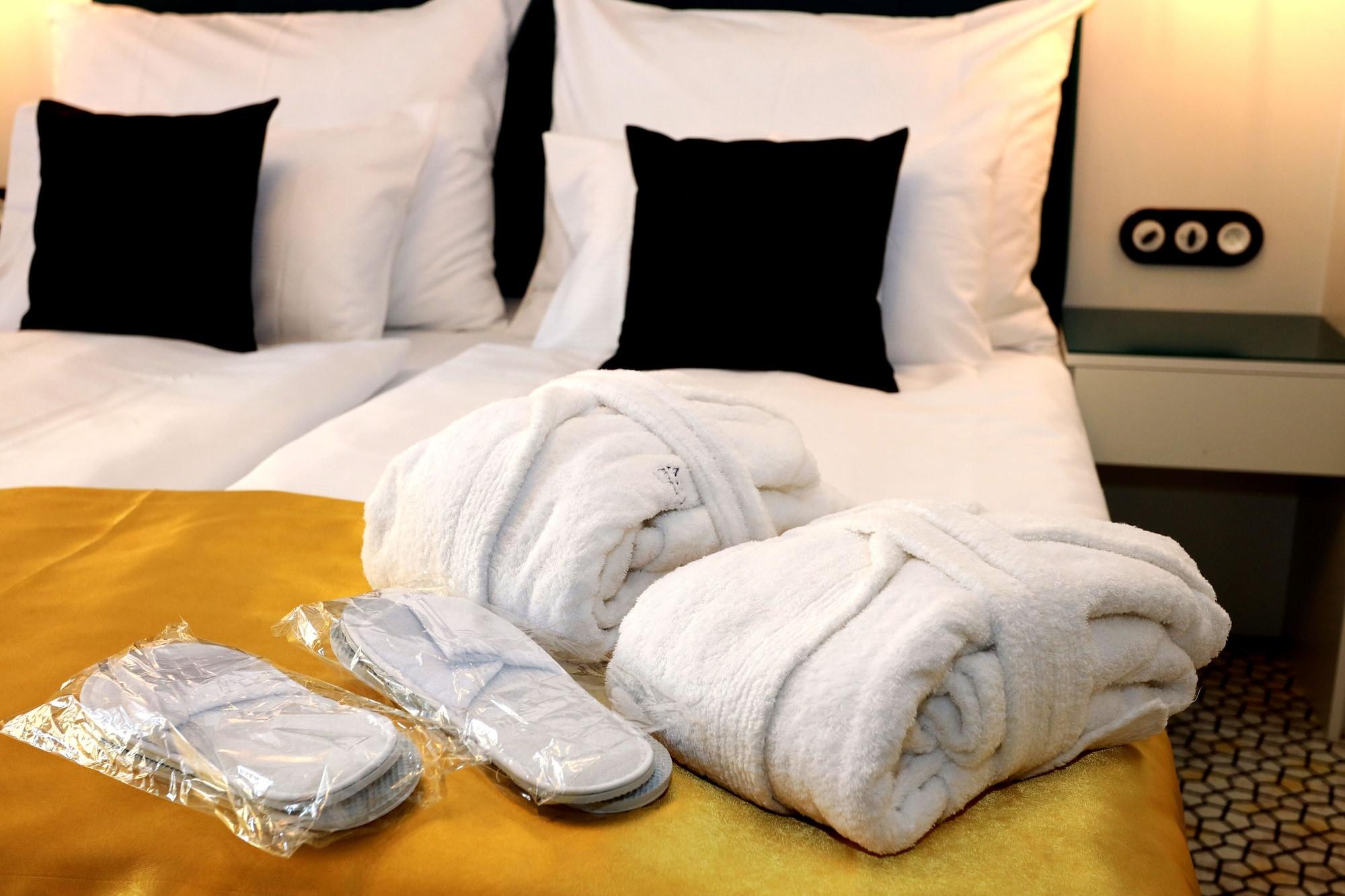 Art Deco Wolker By Astoria Hotel & Medical Spa Κάρλοβι Βάρι Εξωτερικό φωτογραφία