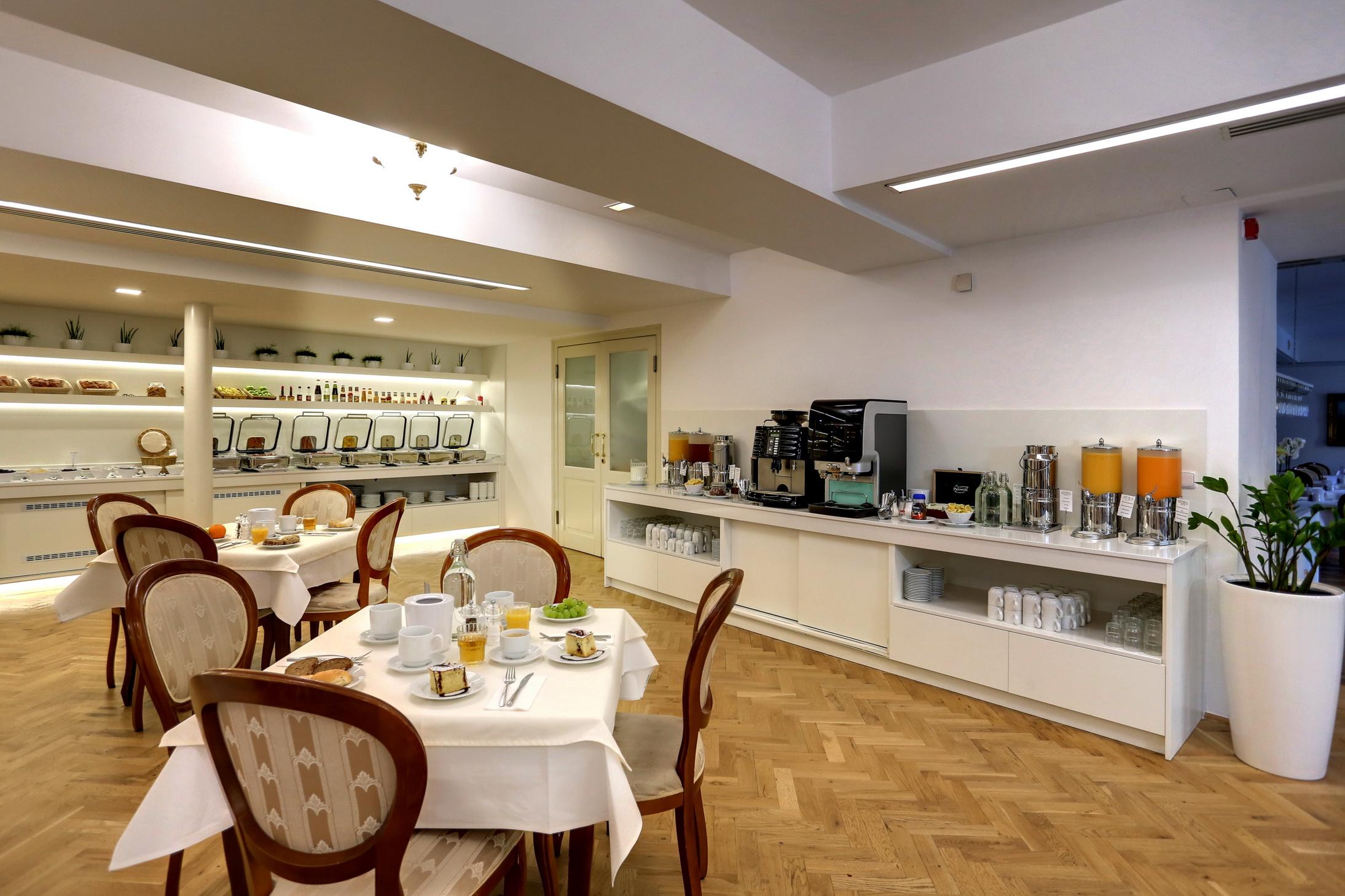 Art Deco Wolker By Astoria Hotel & Medical Spa Κάρλοβι Βάρι Εξωτερικό φωτογραφία